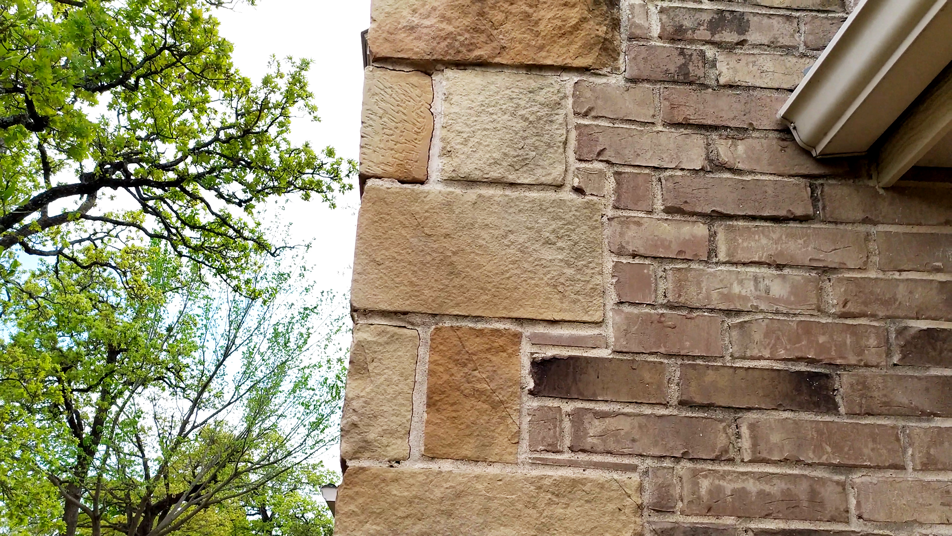 Common cracking on stone veneer