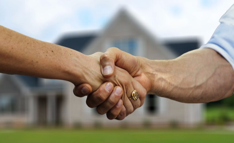 Real-estate-handshake
